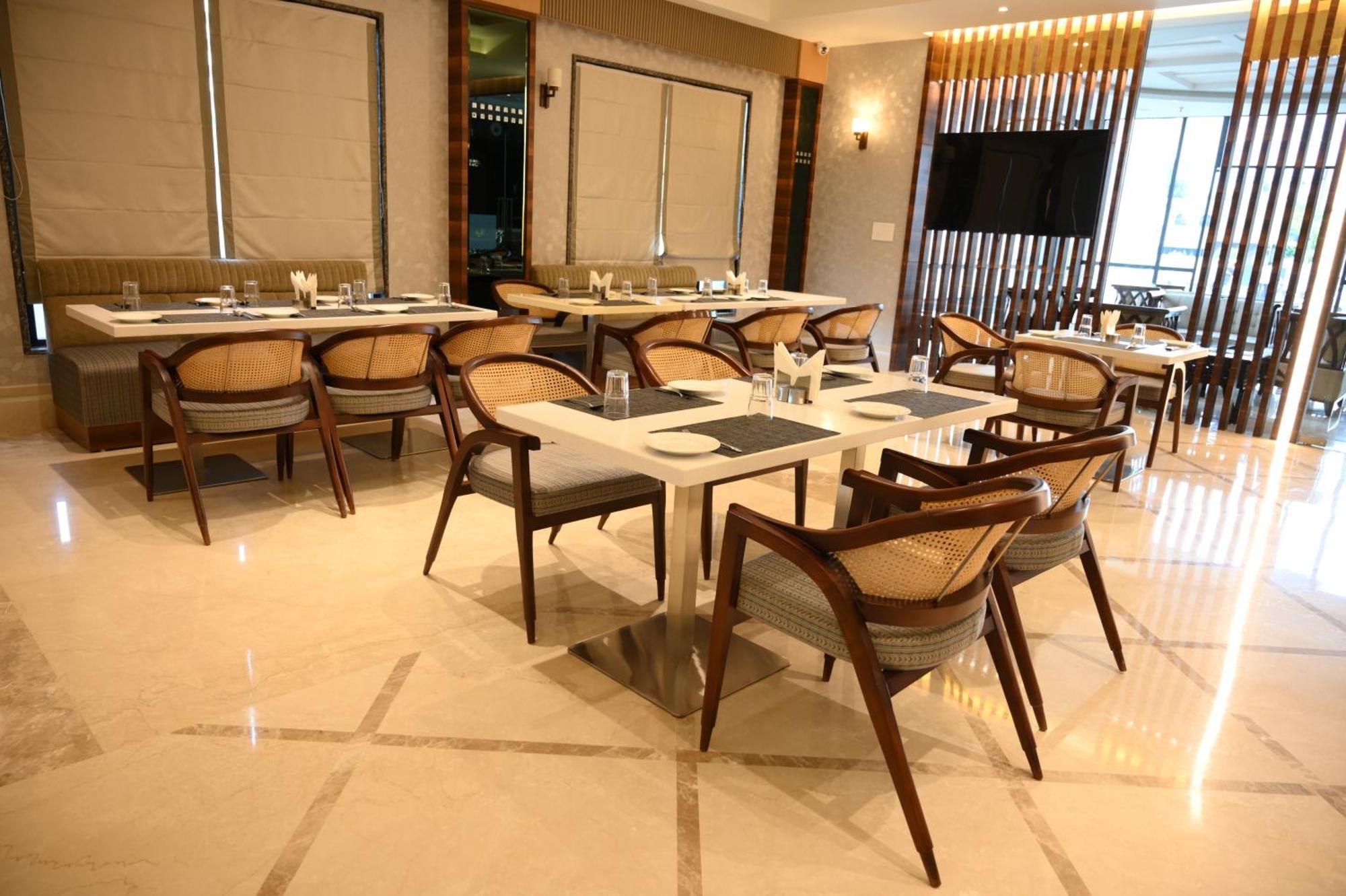 The Mudra Hotel فاراناسي المظهر الخارجي الصورة