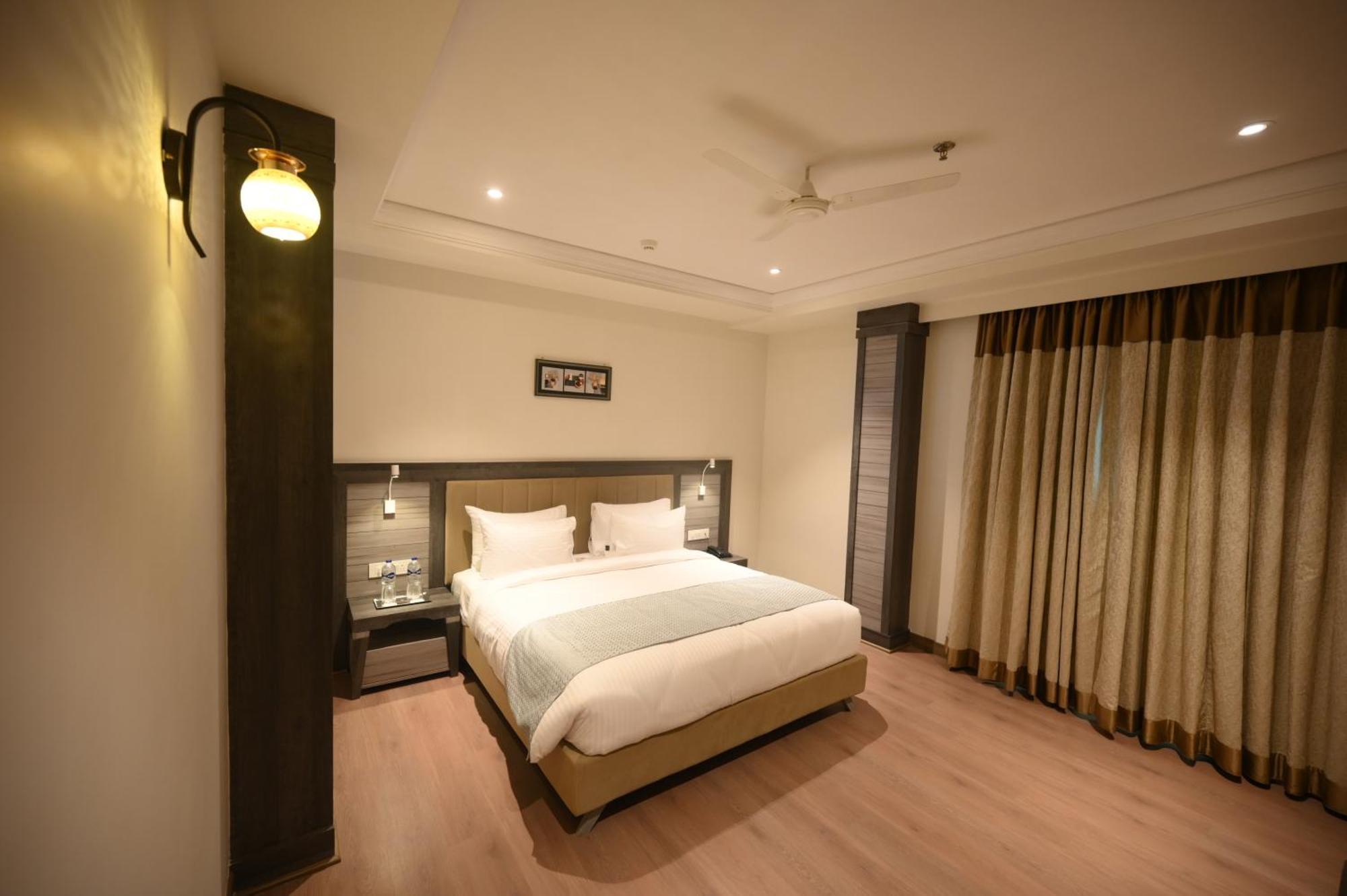The Mudra Hotel فاراناسي المظهر الخارجي الصورة