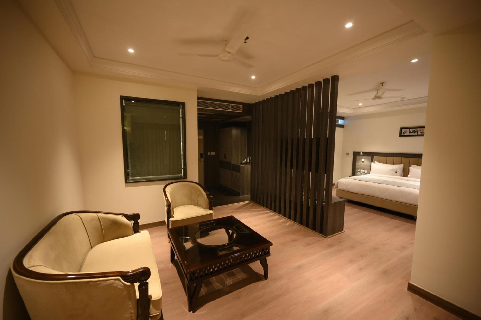The Mudra Hotel فاراناسي المظهر الخارجي الصورة