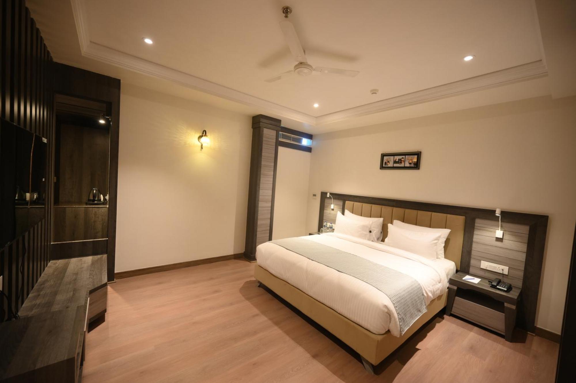 The Mudra Hotel فاراناسي المظهر الخارجي الصورة