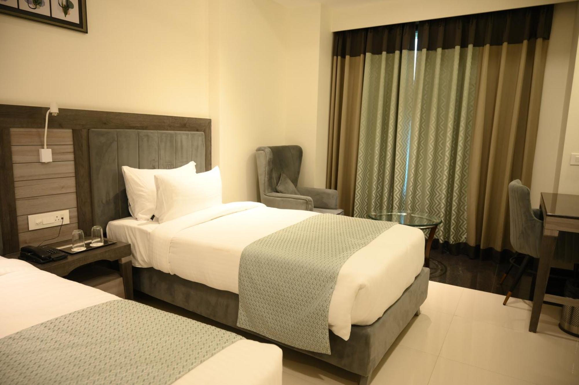 The Mudra Hotel فاراناسي المظهر الخارجي الصورة