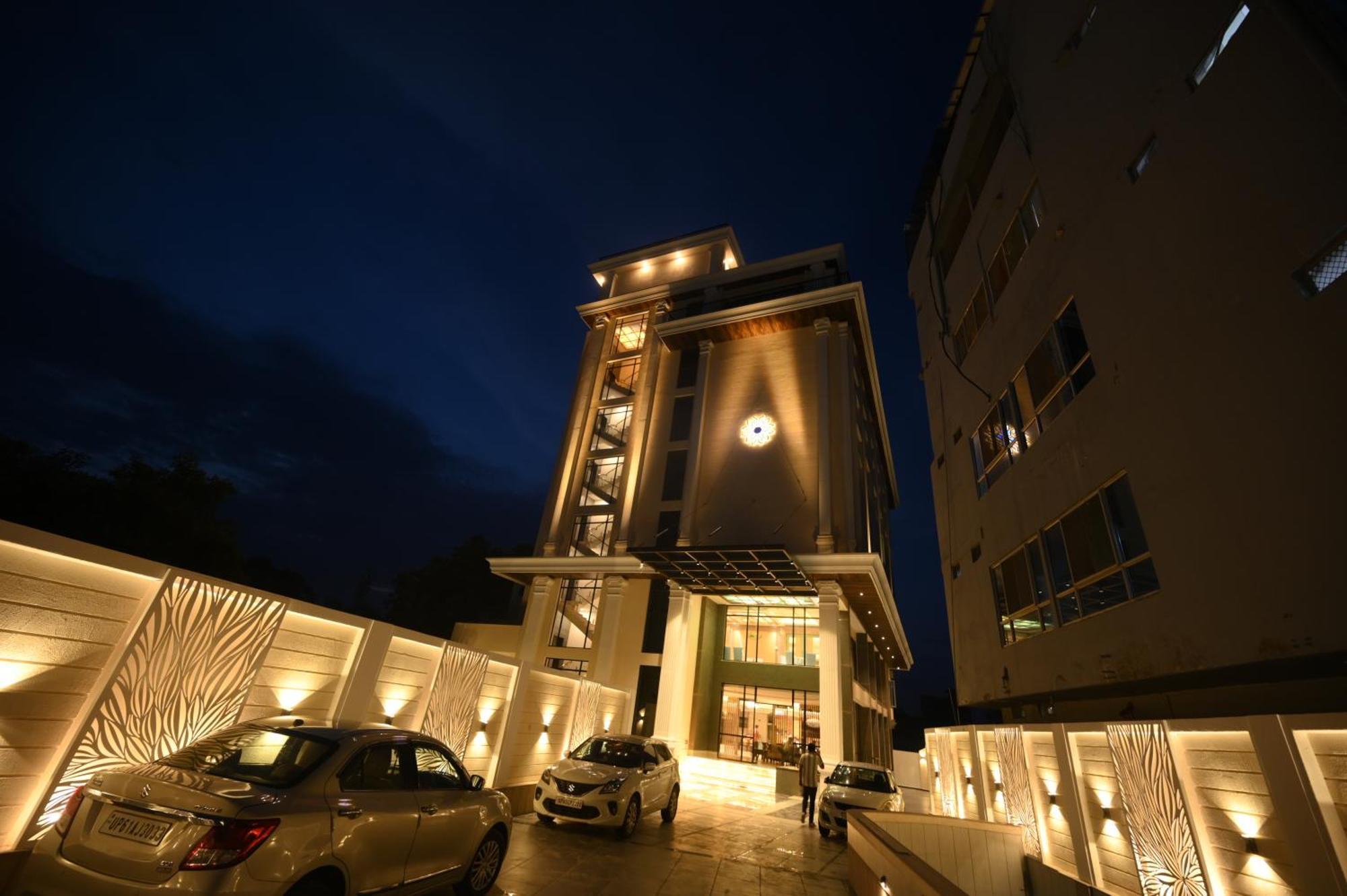 The Mudra Hotel فاراناسي المظهر الخارجي الصورة