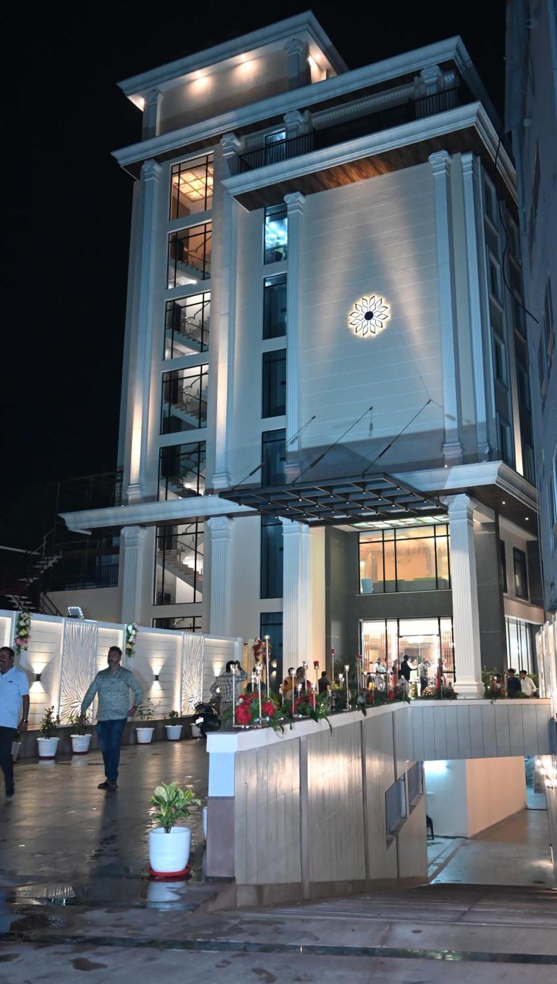 The Mudra Hotel فاراناسي المظهر الخارجي الصورة